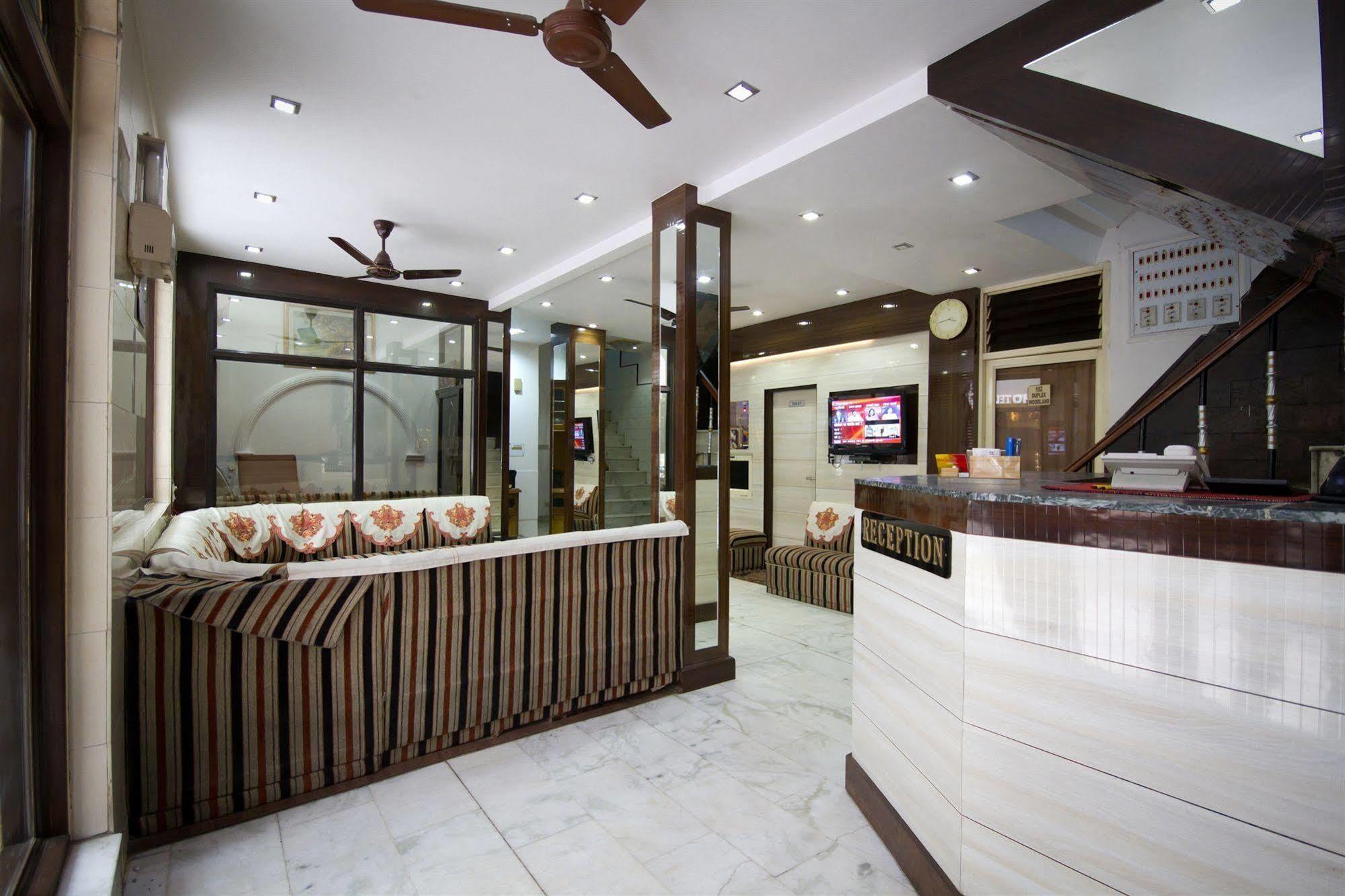 Hotel Woodland Deluxe New Delhi Exterior photo